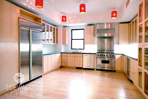 Rented by Sidewalk Realty LLC | media 25