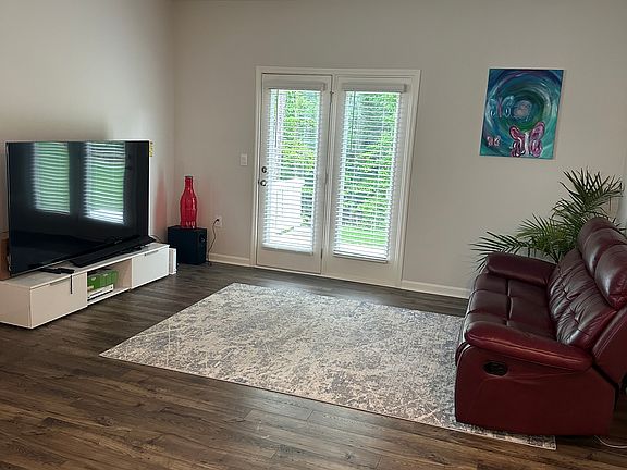 4th image of 200 Shadwood Pl