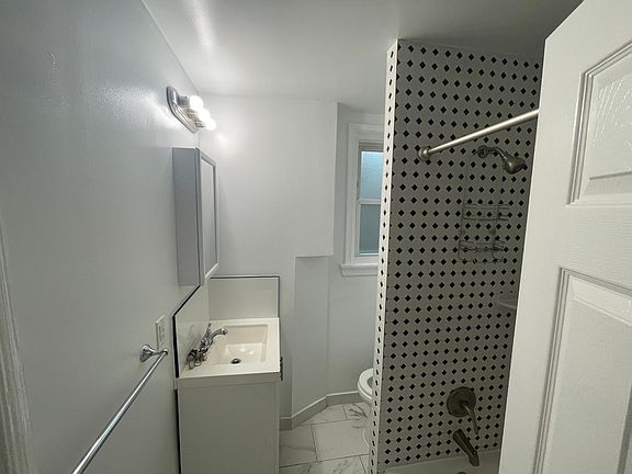 4th image of 4748 Oakmont St
