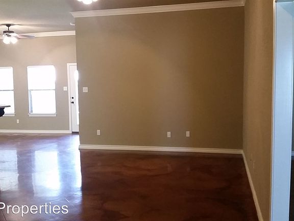 3rd image of 504 Stoneridge