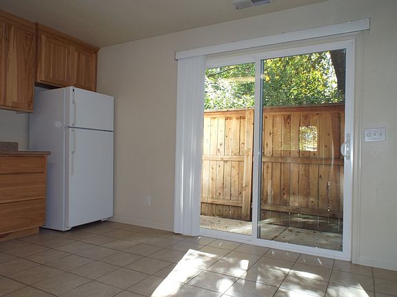 5th image of 54 Cameo Dr #3