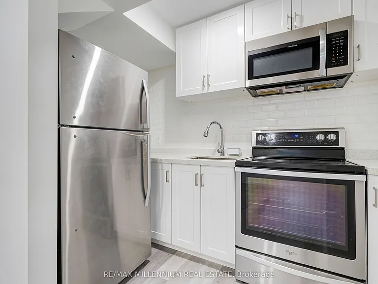 481 Bessborough Dr — Photo 15
