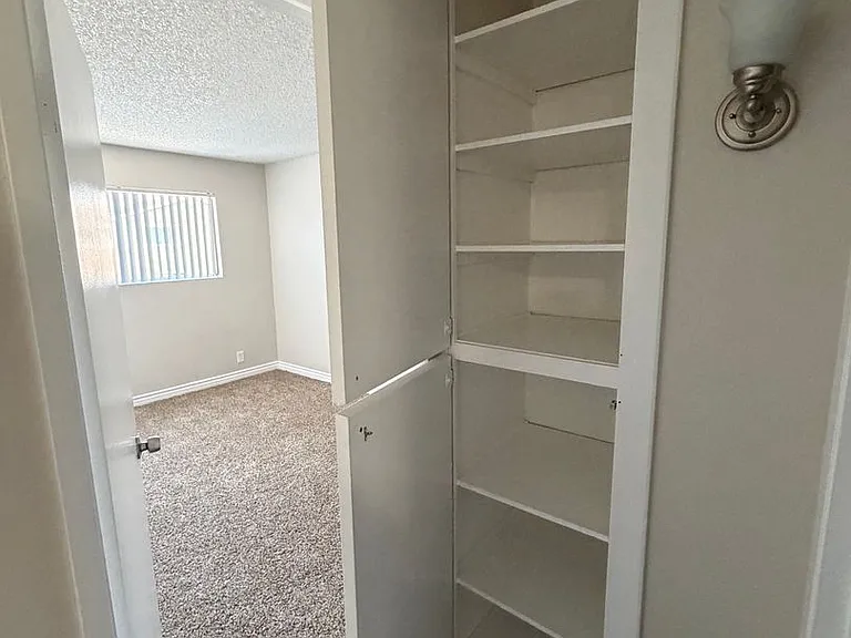 Cordova Apartments — Photo 10