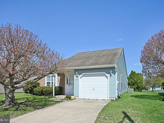 2nd image of 107 Bastian Dr