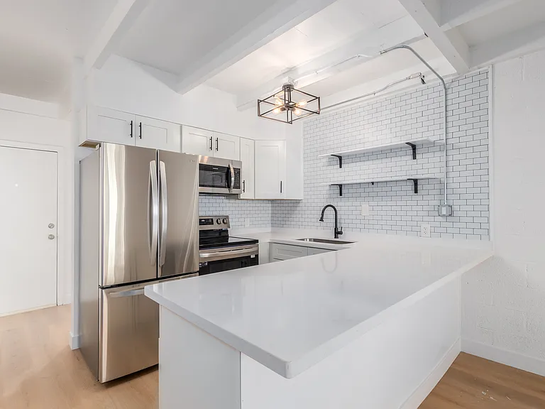 The Harlow Apartments — Photo 13