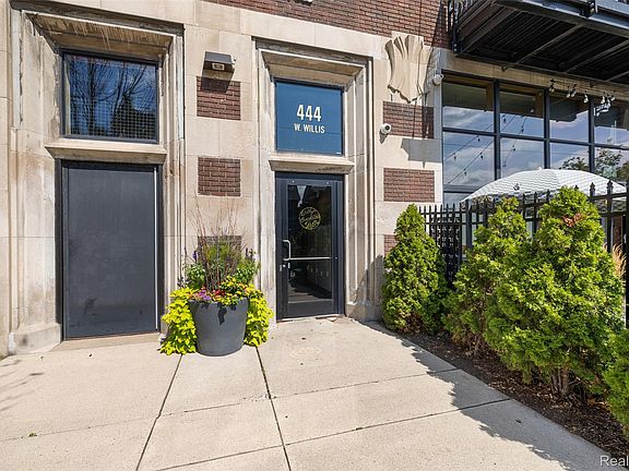 2nd image of 444 W Willis St Unit 402