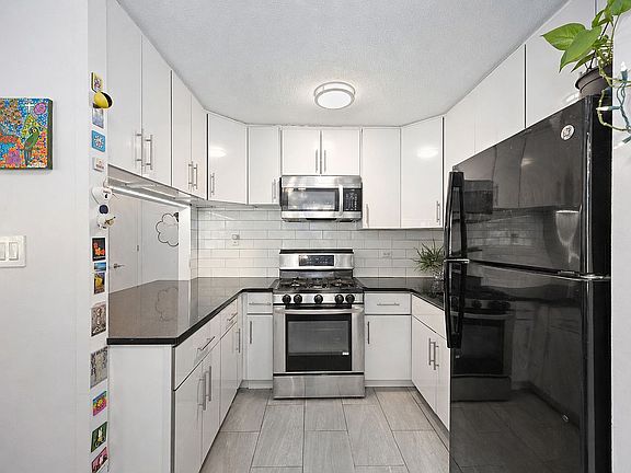 3rd image of 77 Fulton St APT 8G