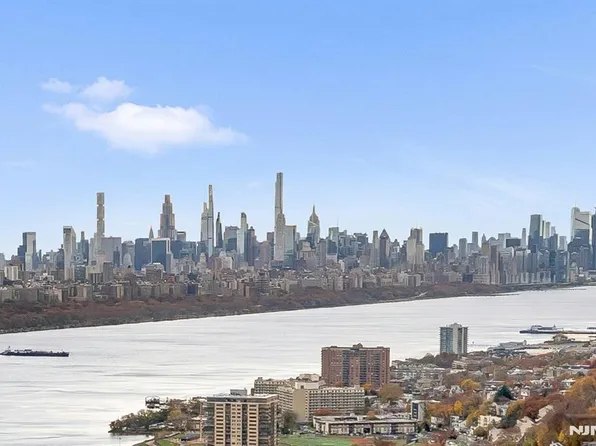 1600 Parker Ave APT 30D, Fort Lee, NJ 07024