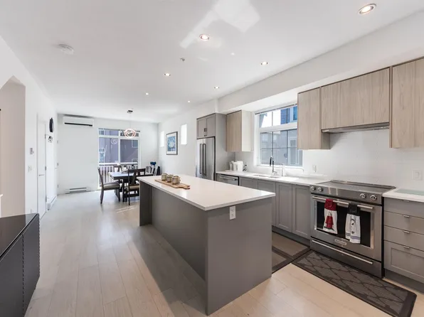 2560 Pitt River Rd #8, Pt Coquitlam, BC V3C 0G6