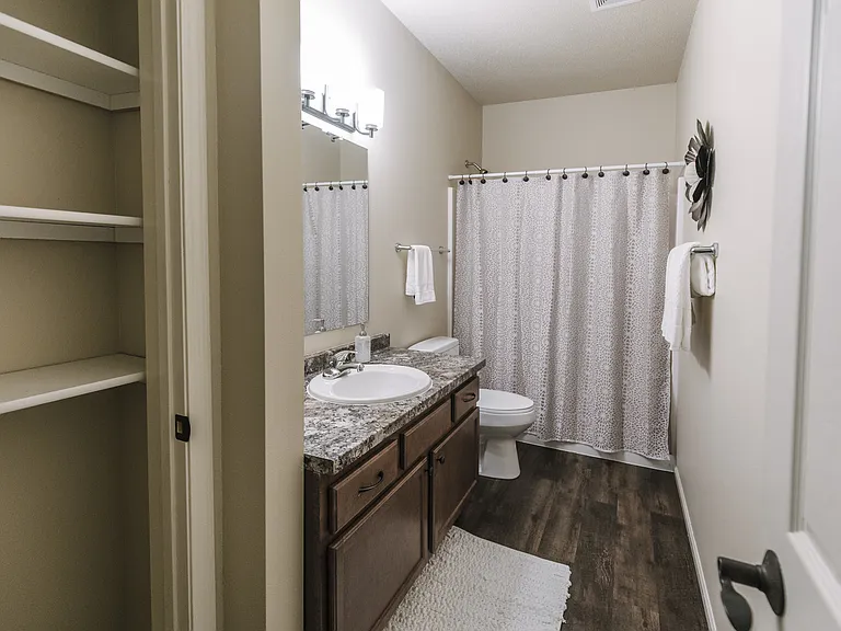 Lakewood Crossing Apartments — Photo 89
