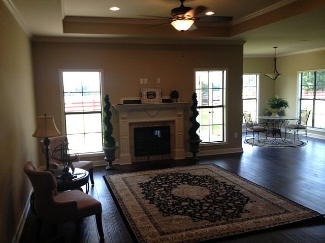 1st image of 105 Nutmeg Dr