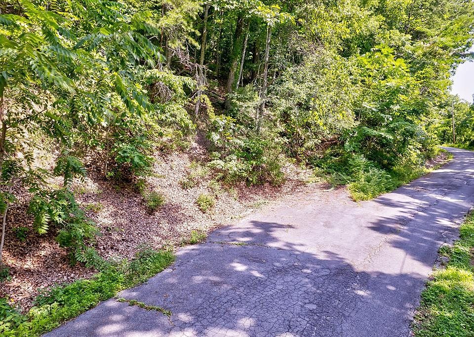 1st image of 18 Sunset Rd #18