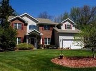 10 Darrens Way, Albany, NY 12205