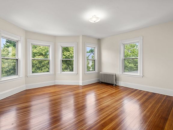 4th image of 5 Marlboro St