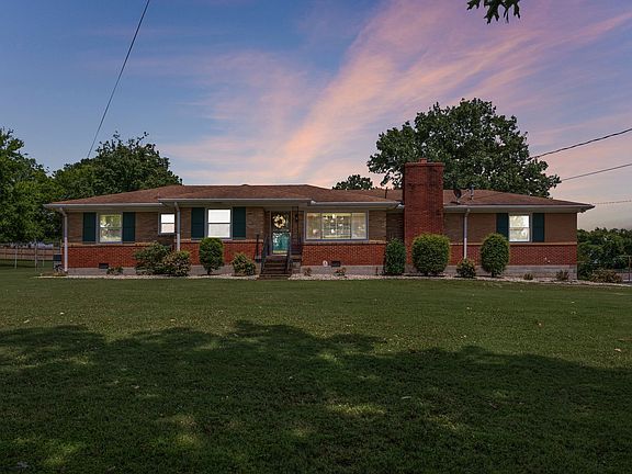2nd image of 3905 Oxbow Dr