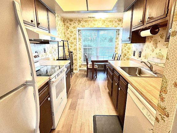 5th image of 3888 Chancery Ln