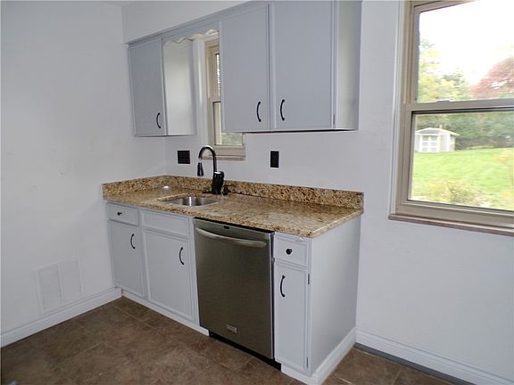4th image of 1560 Duncan Dr