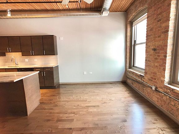 4th image of 435 E Illinois St #2