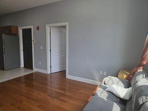 2nd image of 100 Griffith St #1R