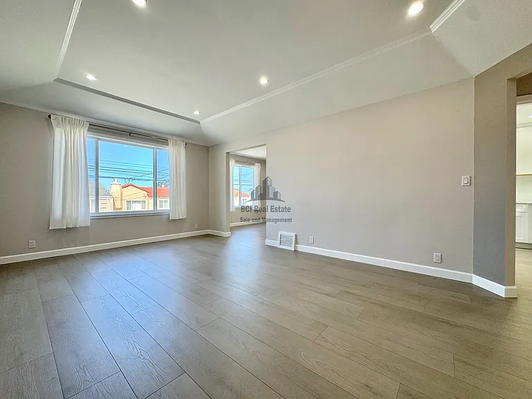 2114 35th Ave — Photo 7