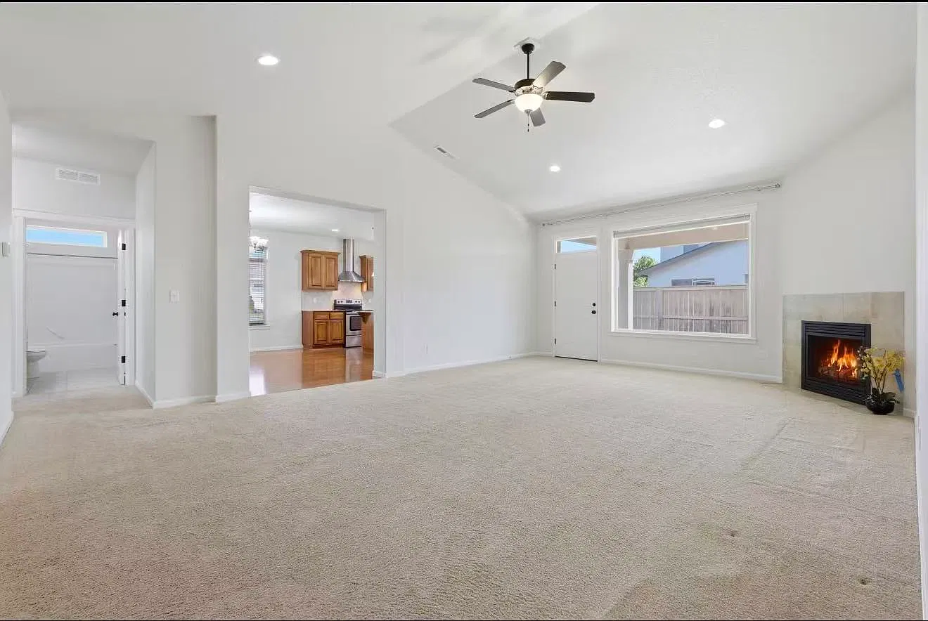 3 bed, 1850 sqft, $2,500 — Photo 4