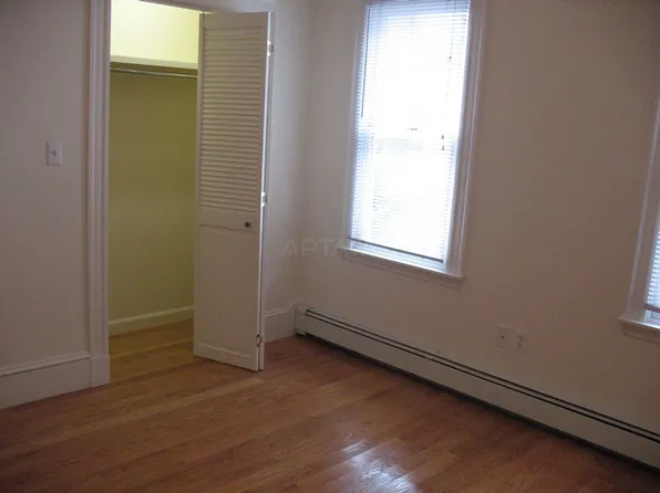 31 Dearborn St #1, Medford, MA 02155