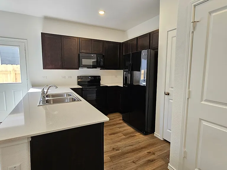 418 Paddlefish Ln — Photo 11