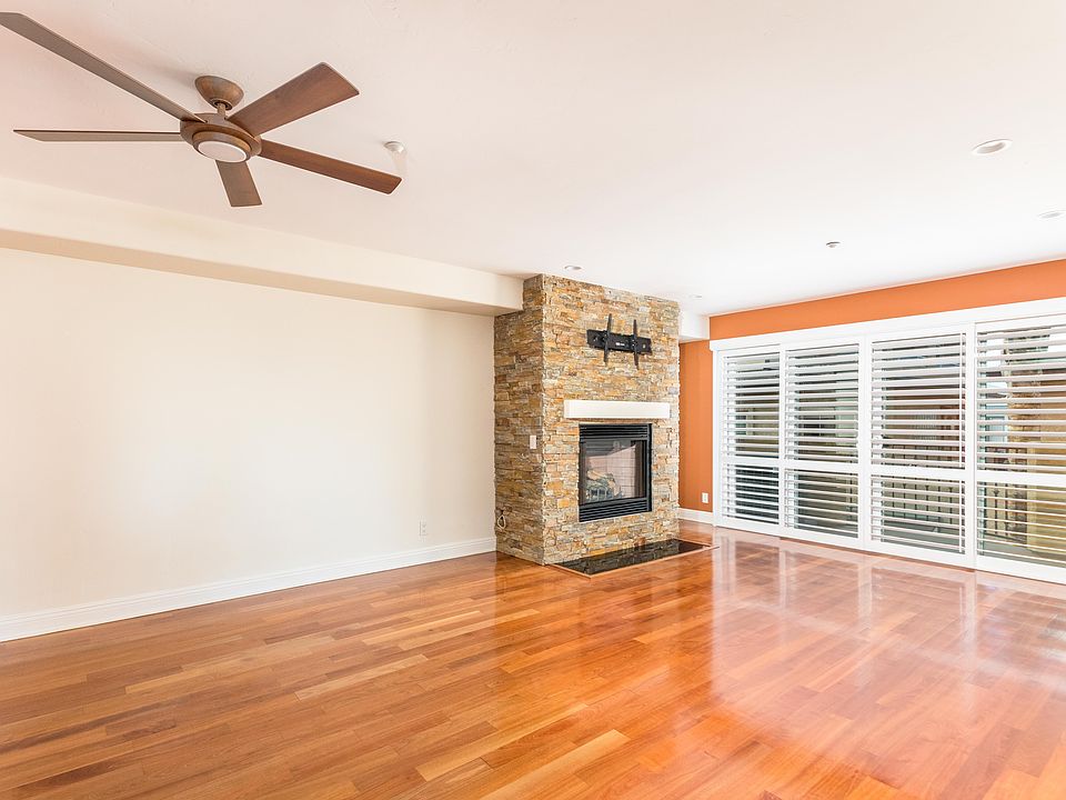 1st image of 880 Felspar St