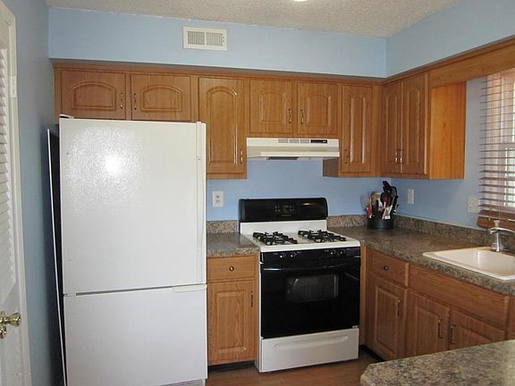 2nd image of 956 Jessica Ct