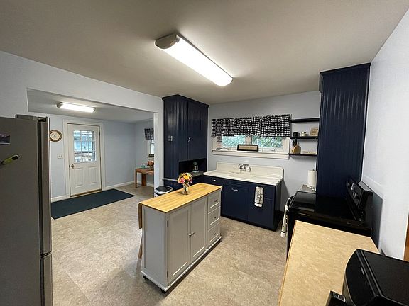 3rd image of 710 Center St