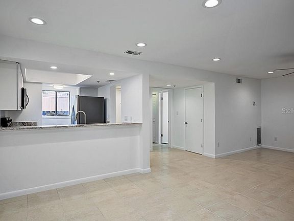 2nd image of 942 E Michigan St #942