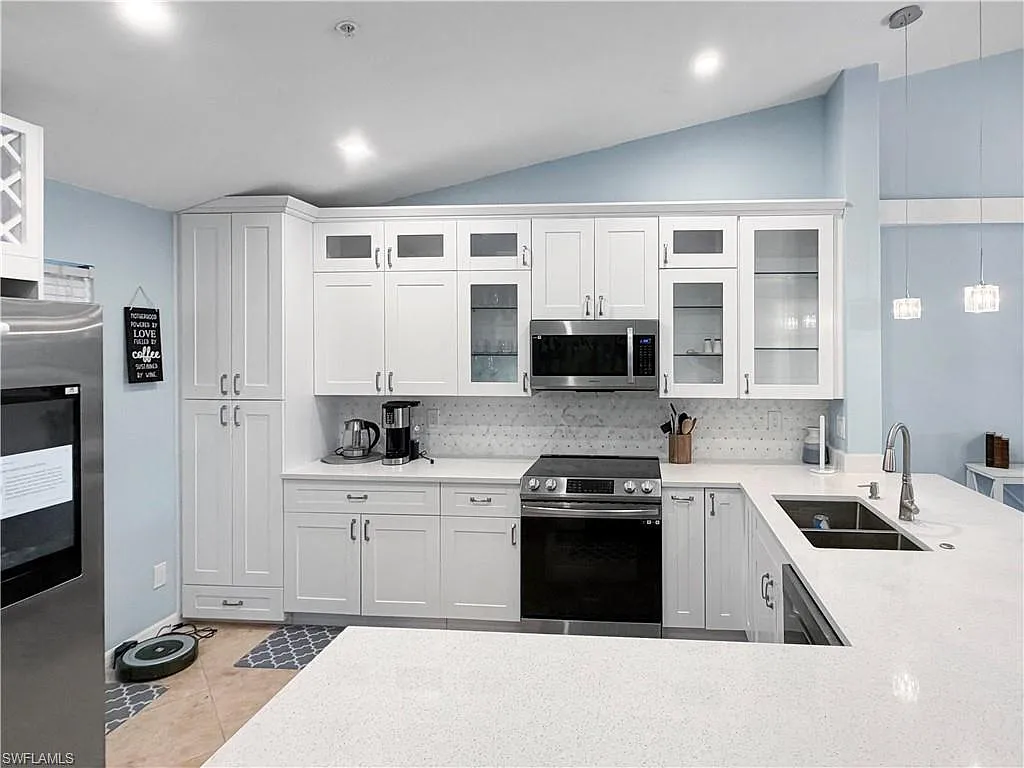 9660 Victoria Ln — Photo 4