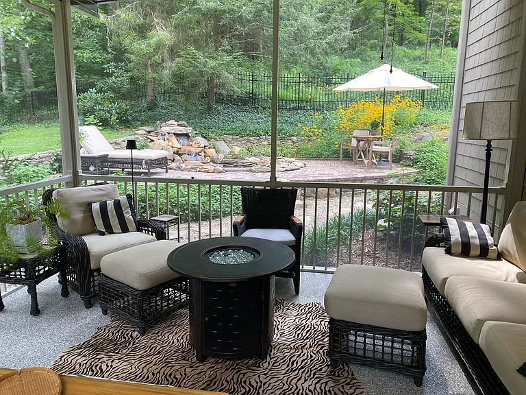 Listen to the waterfall and burn the gas fire pit for a relaxing time