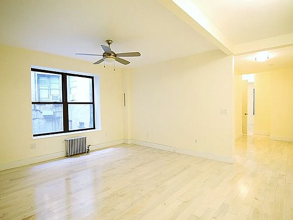 3rd image of 75 Saint Nicholas Pl APT 1G