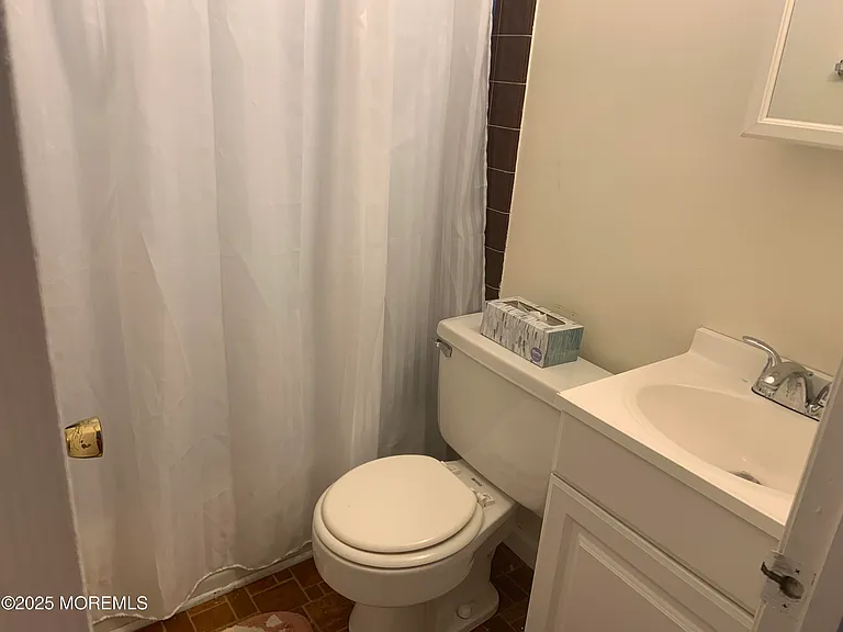 30 Borden St — Photo 13