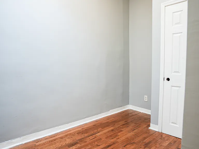 2630 E Monument St — Photo 12