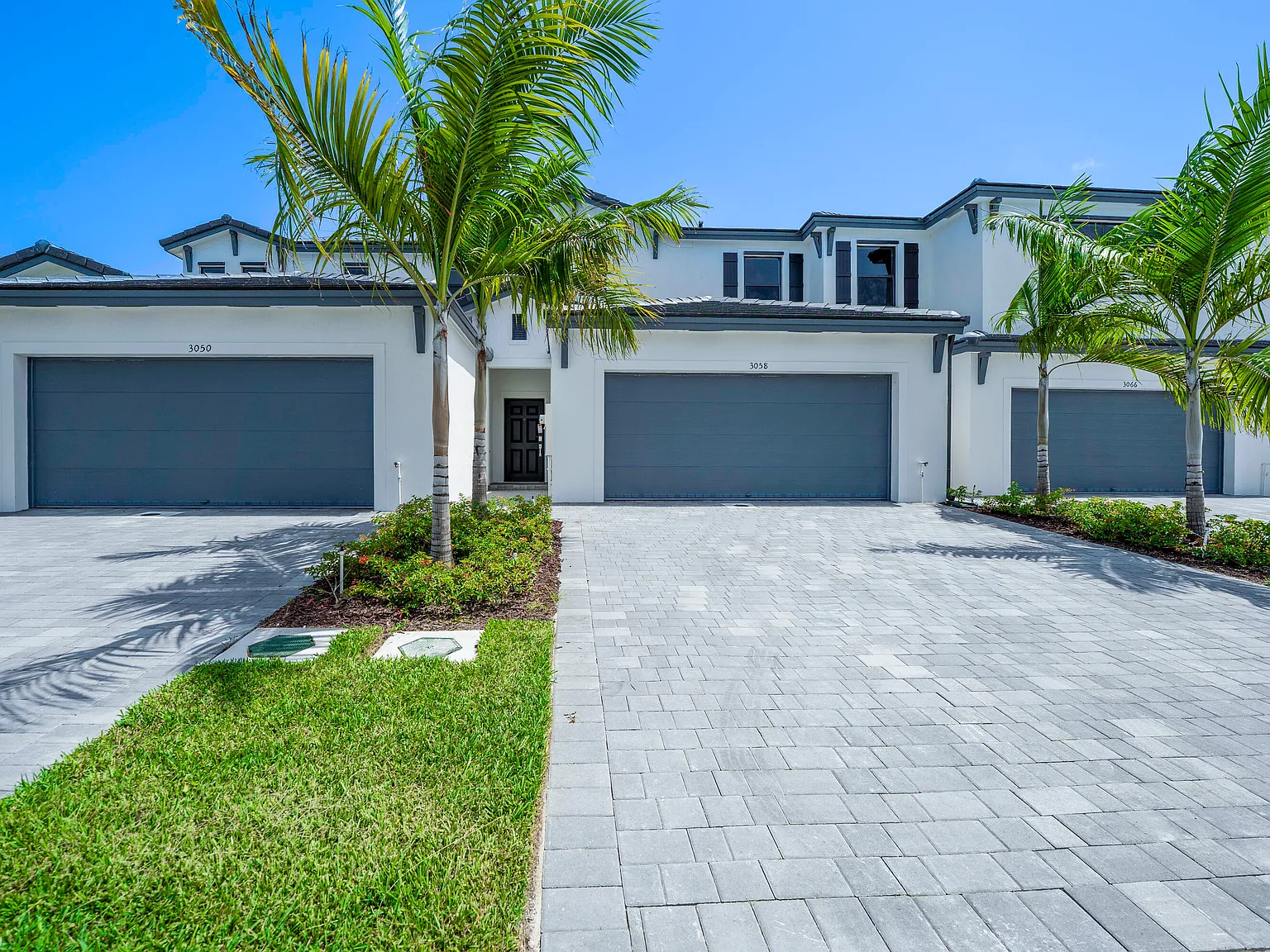 3 bed, 2.5 bath, 1689 sqft, $3,950 — Photo 3