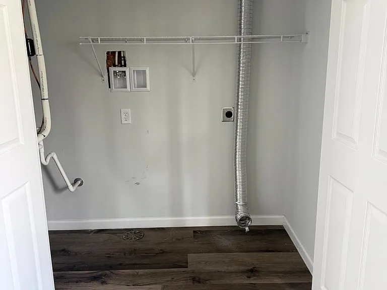138 Delano Dr — Photo 14
