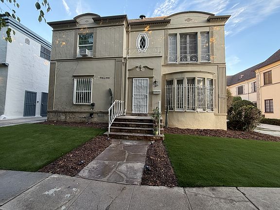 3rd image of 1040 S Orange Grove Ave