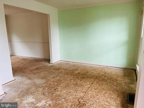 4th image of 5785 Rhode Island Dr