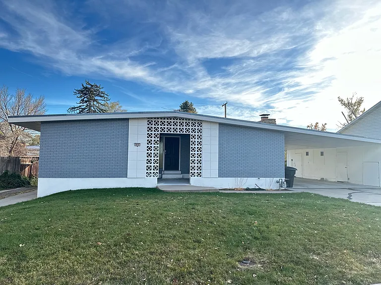 875 W 2100 N — Photo 1