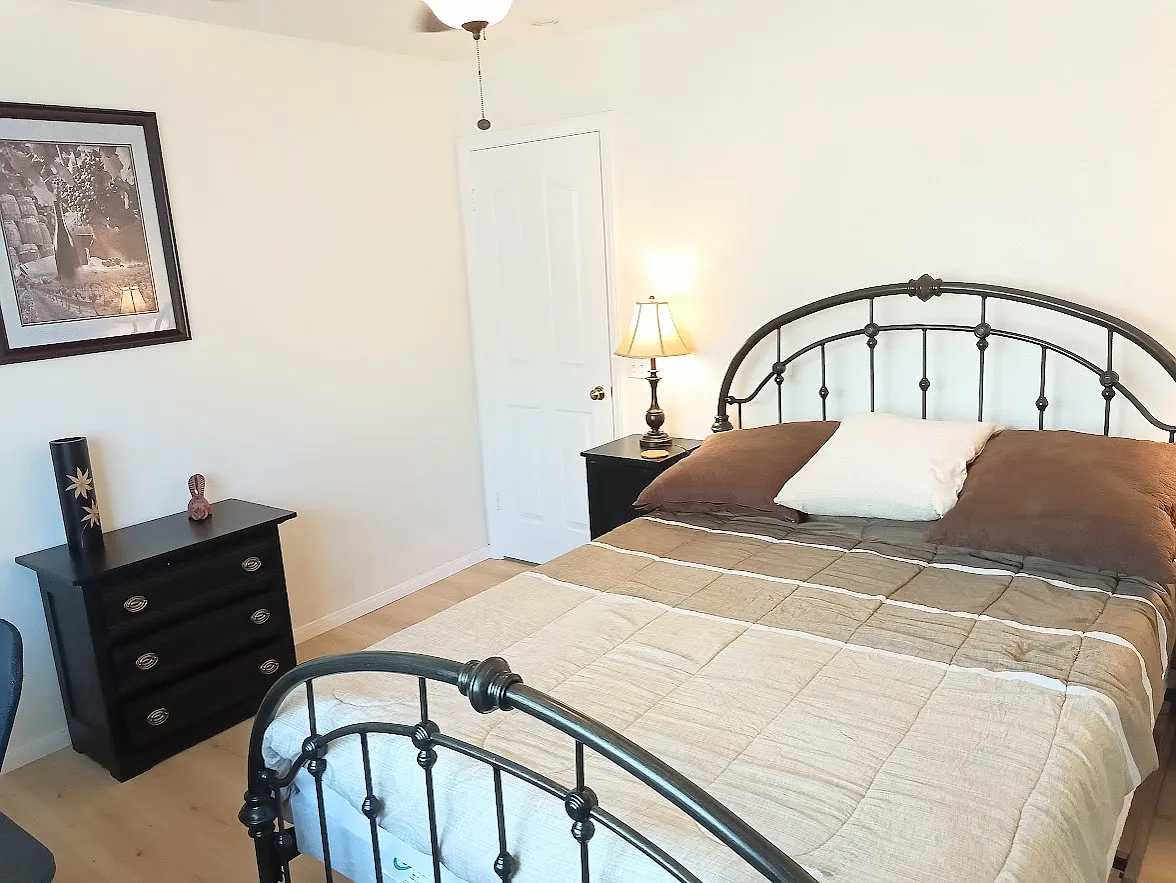 1 bed, 3200 sqft, $1,250 — Photo 3