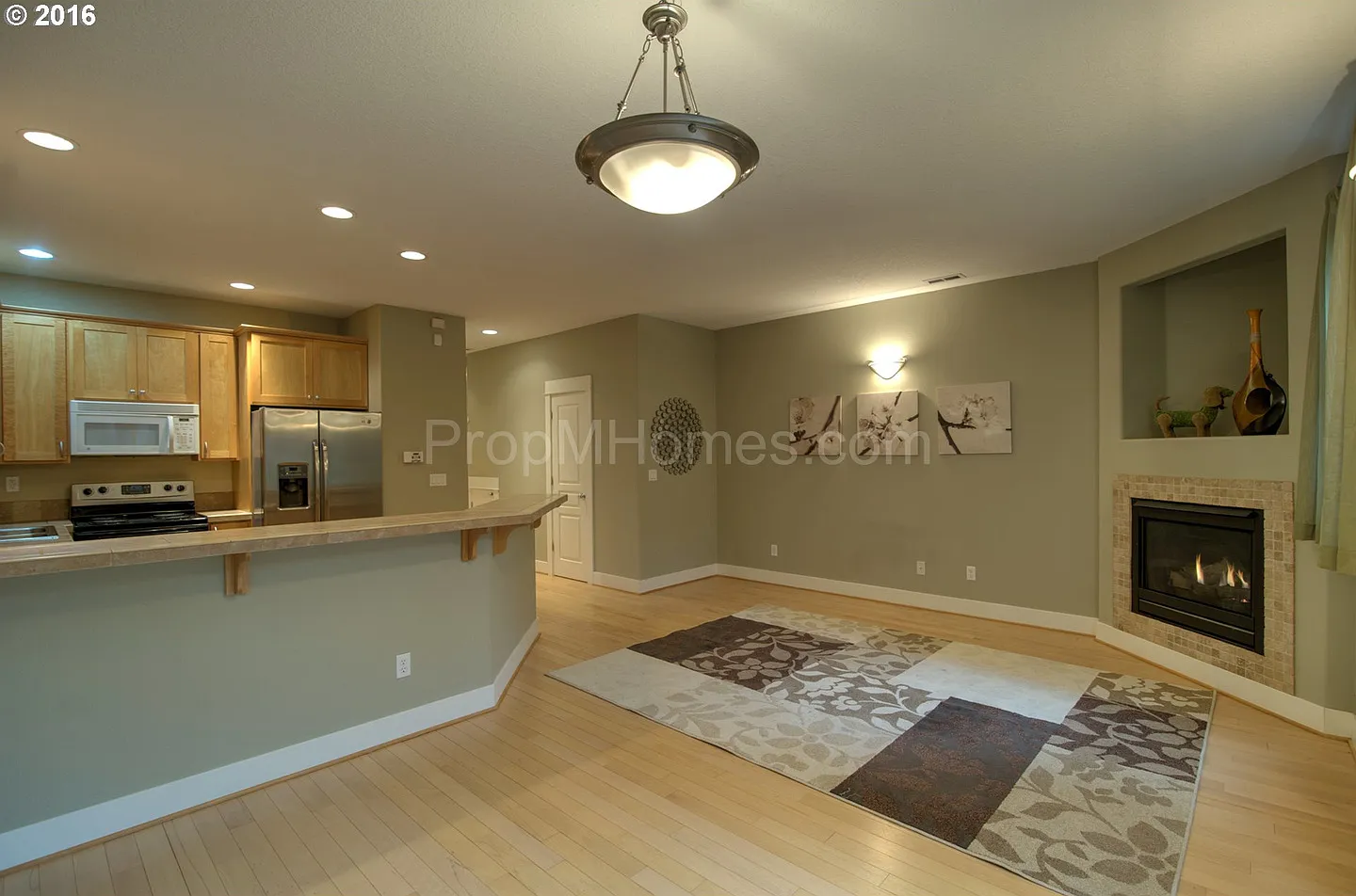 Spacious 3-Bedroom Townhome in Beaverton's Murray Grove! — Photo 1