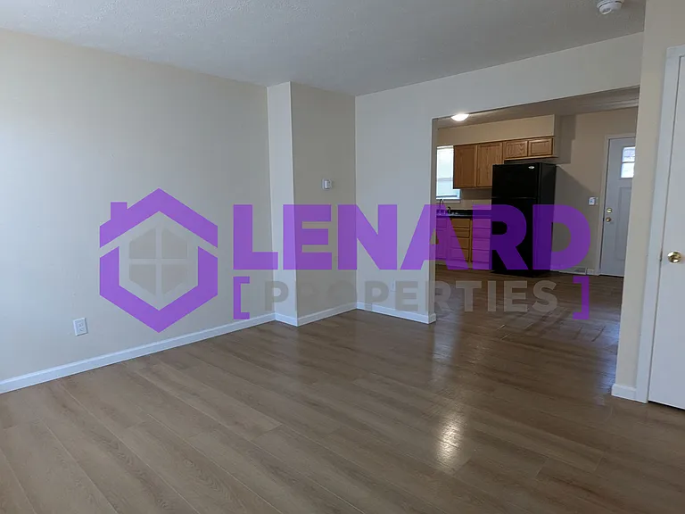 2224 N Clifton Ave — Photo 2