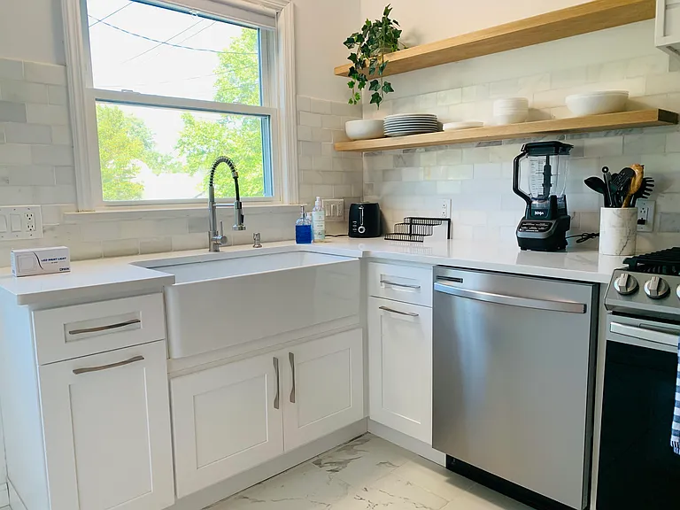 241 Townsend Ave — Photo 10