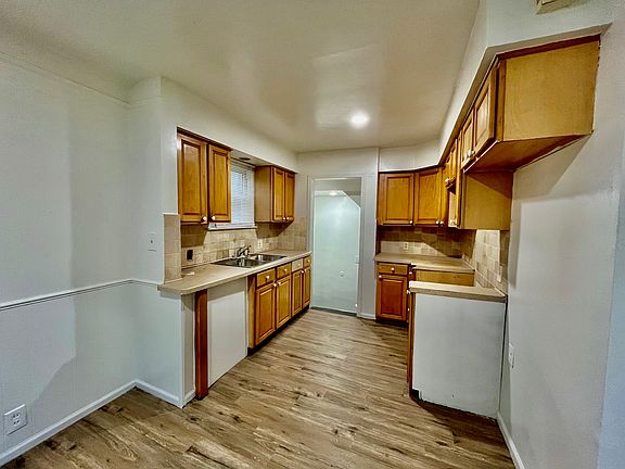 4th image of 10974 Worden St