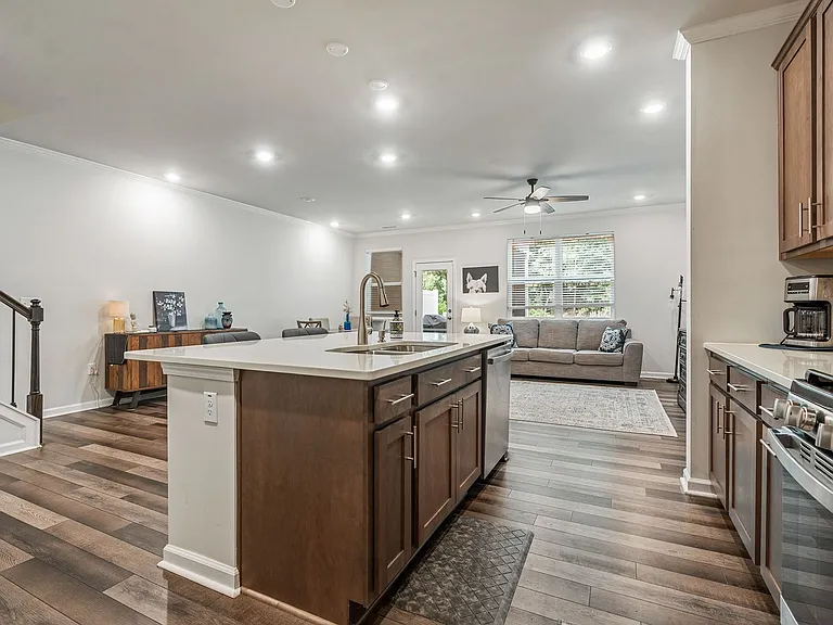 185 Millenium Dr — Photo 4