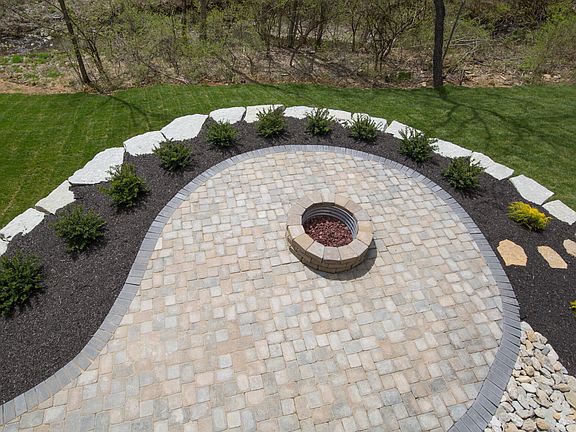 The Ash Lawn Outdoor Living Area