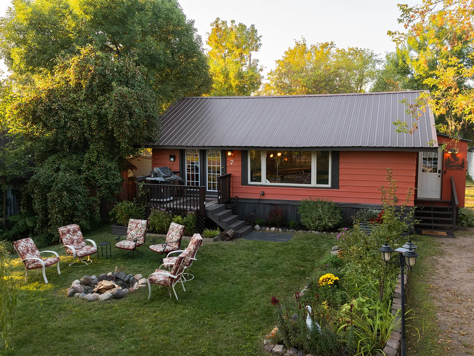 4 bed, 1975 sqft, $1,900 — Photo 1