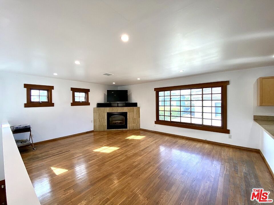 1st image of 825 1/2 Angelus Pl